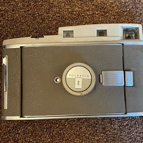 𝅺VINTAGE Polaroid 800 camera with leather case an attachable light plus bulbs.